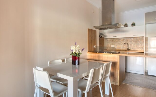 Snug Apartment in Sevilla near Plaza del Cabildo