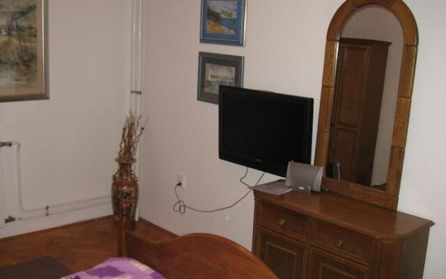 Crni Biser Apartments and Rooms