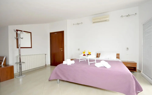 Apartments Roza