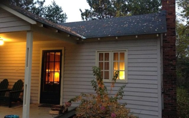 Silver Maple Lodge & Cottages - Bed And Breakfast