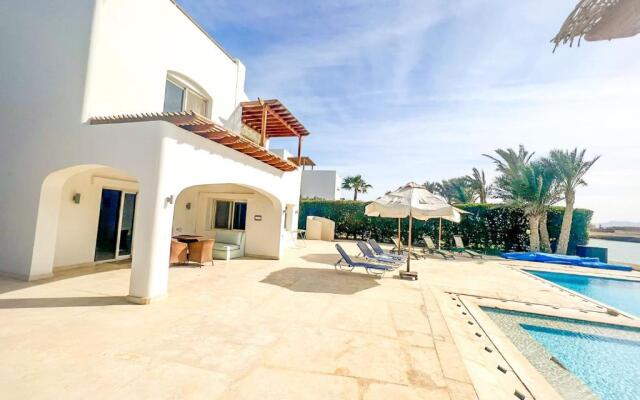 Luxury 4 bedroom villa with a heated pool