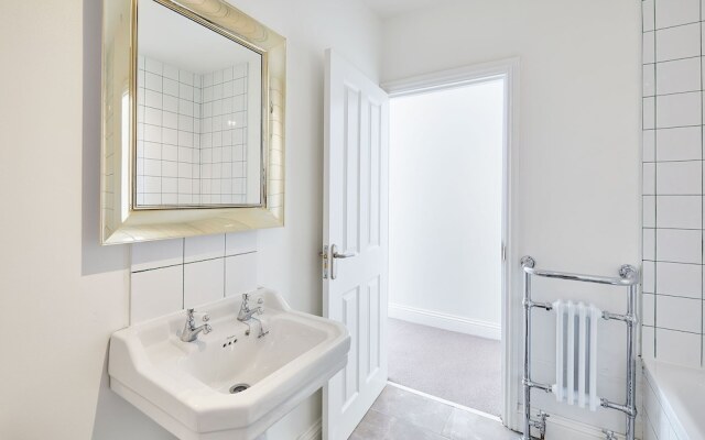 Host Stay The Artists Pad Too