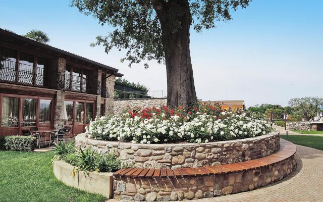 Apartment in Lazise with communal pool