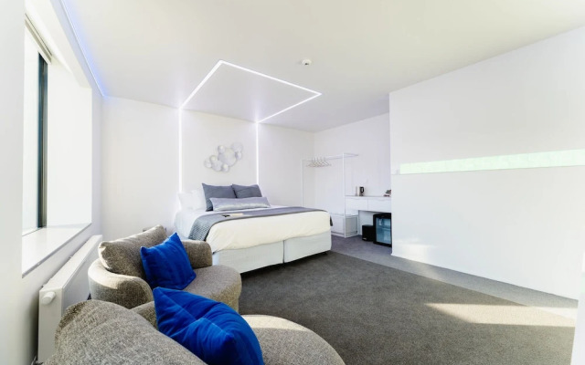 Quarters A2- Luxurious studio