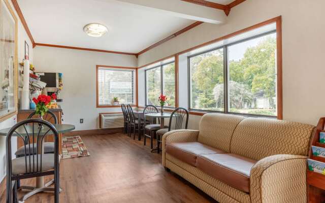 Econo Lodge Columbia Fort Jackson