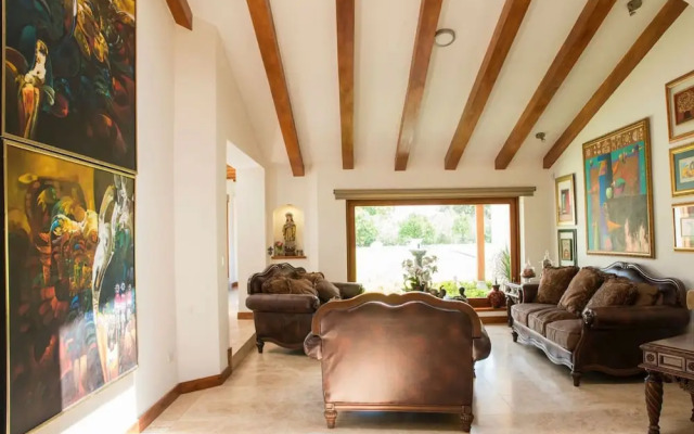 Luxury Guayllabamba House Gym Jacuzzi Parking Pool Wifi