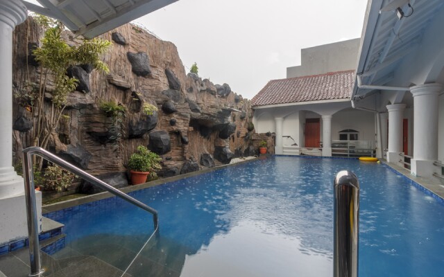 RedDoorz Syariah near Exit Toll Puncak