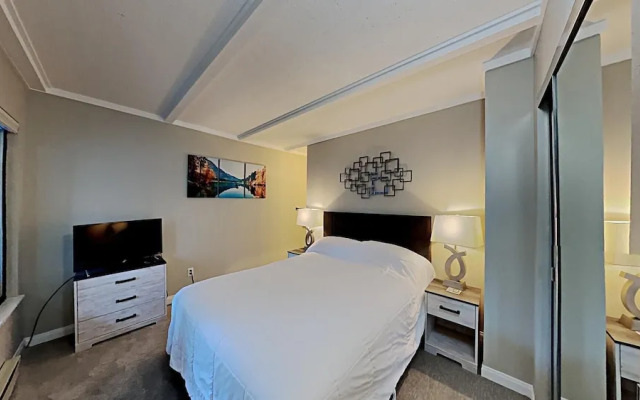 Spacious 2 BR Units at 1849 Condos With Free Pool, Parking & Wifi