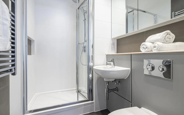 Superb Flat With Community Vibe