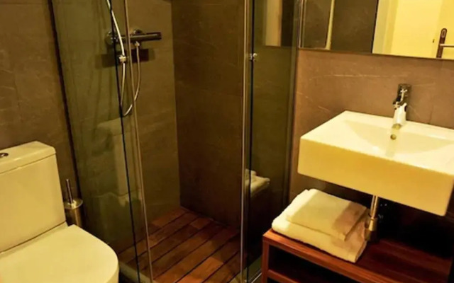 THE 8 Boutique B&B