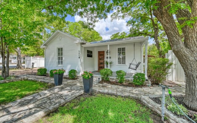 New! Charming Cottage Near Main w/ Patio&firepit!!