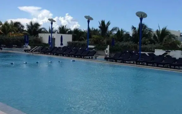 Roney Palace