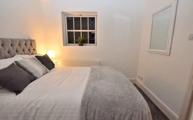 Derby 2 Bed House - University & City