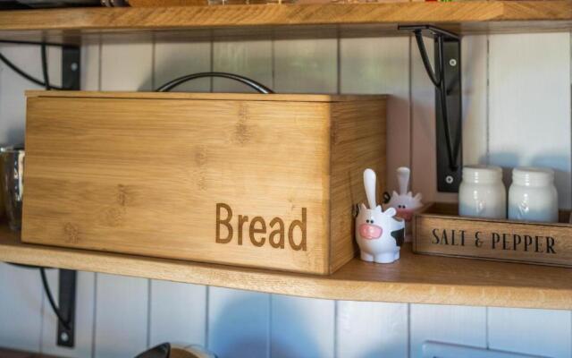 The Hideaway Hut - 1 Bed Shepherds Hut - Dodmarsh