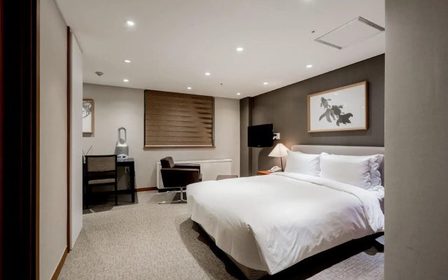 Oriens  & Residences