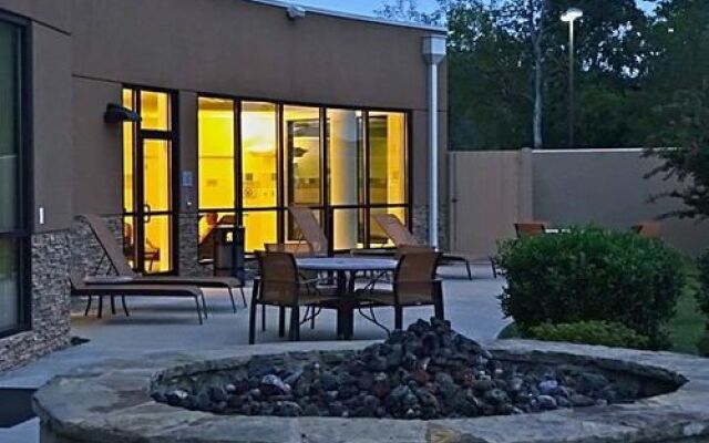 Courtyard Clarksville