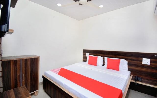 OYO 17133 Hotel Anmol