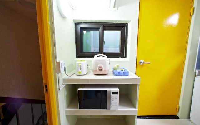 Rainbow Hotel Myeongdong