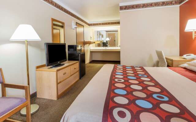 Super 8 by Wyndham Mount Vernon