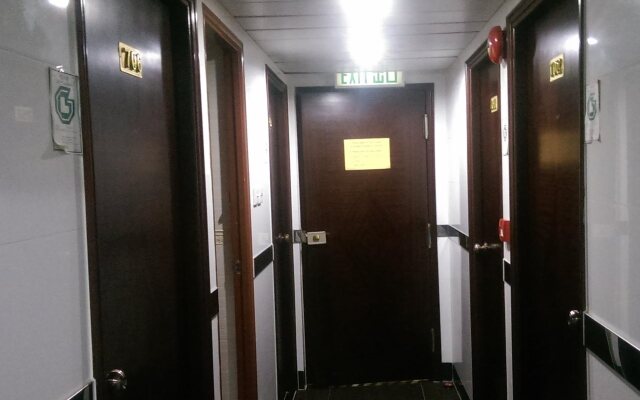 Hong Kong New York Guest House (TST Metro H Exit)