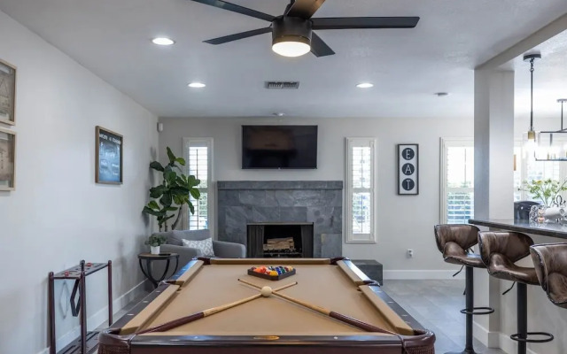 Scottsdale Waltann 3 Bedroom Home by RedAwning