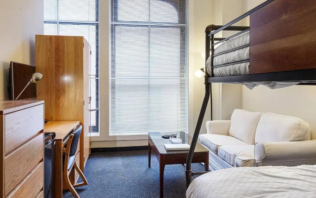 Studio Ready 4 Students & Traveling Professionals! 310