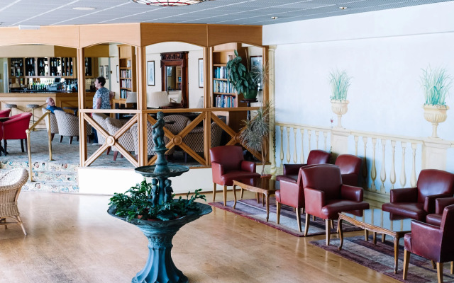 Apollo Hotel