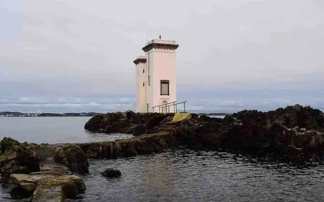 Quaint and Quirky Coastal Cottage Islay