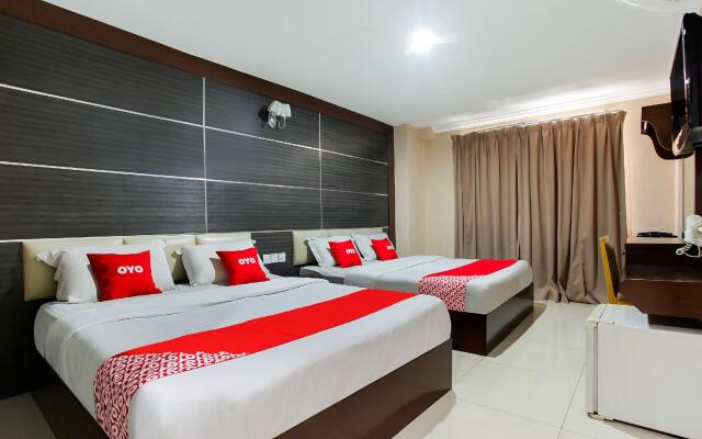 OYO 89518 Sejati Hotel