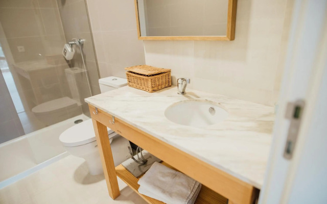 GuestReady - Beachfront Villa In Esposende