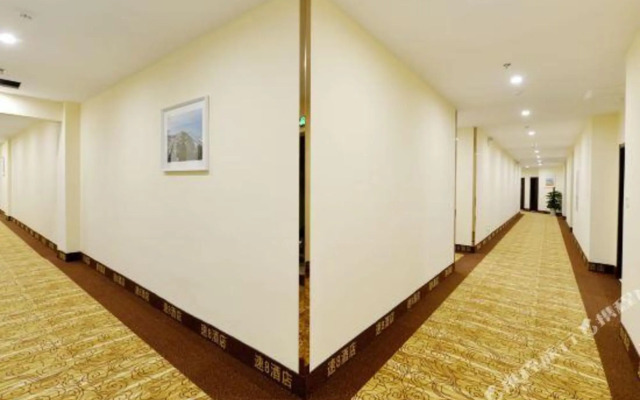 Super 8 Hotel (Penglai Penglaige Dengzhou Road)