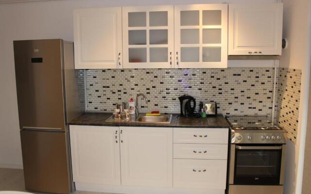 Airport Residence 2