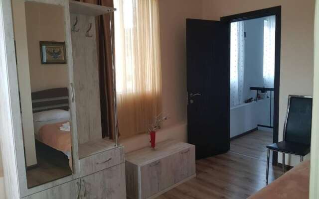 Отель Upstairs Hotel Tbilisi