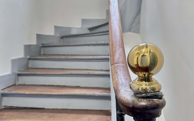1612 B - Best deal in Pigalle