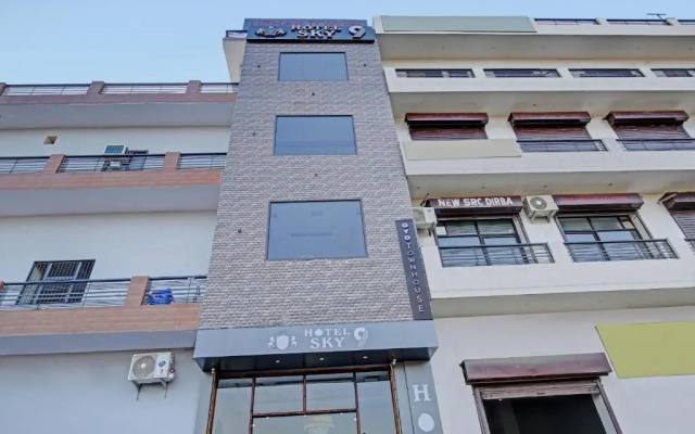 OYO Townhouse 1003 Hotel Sky 9