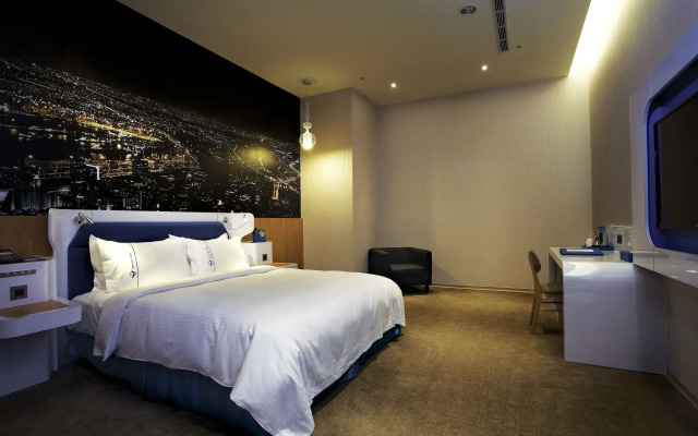 Airline lnn Green Park Way