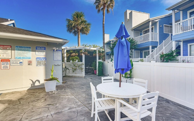 1/4 Mi to Seawall: Relaxing Galveston Condo!