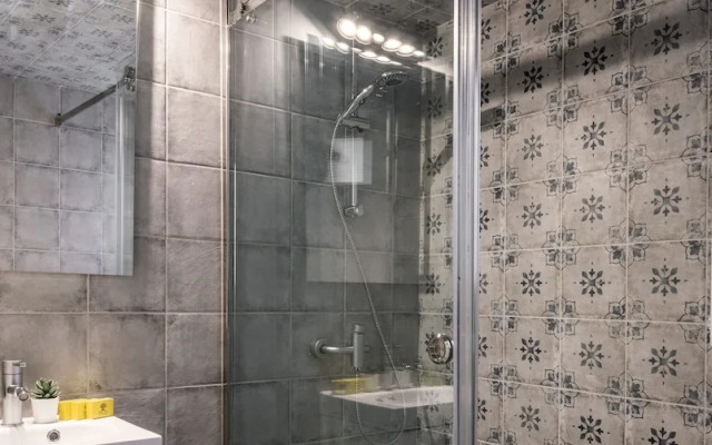 Nemeseos 82m² homm Apartment with Roof Garden and Pool