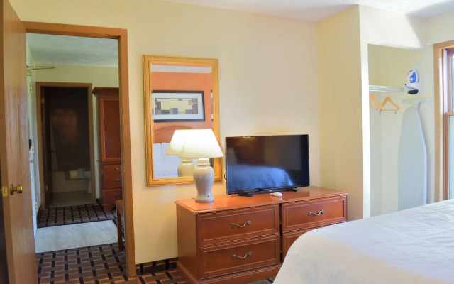 Great Lakes Inn and Suites