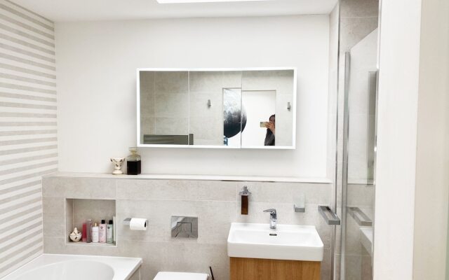 Luxurious Designer Penthouse - Grand Bay Views