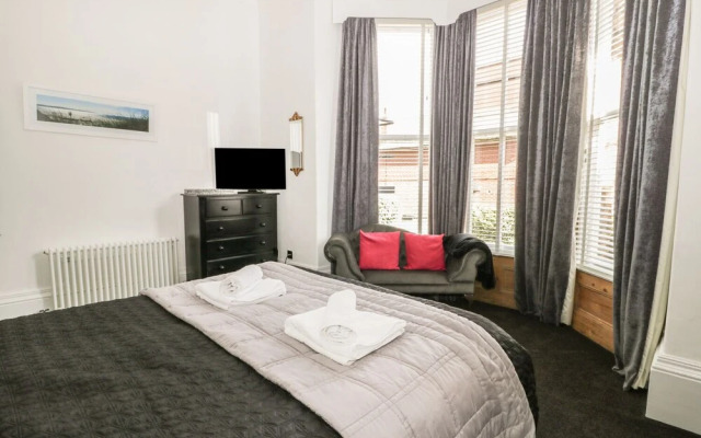 Esplanade Gardens, Apartment 1