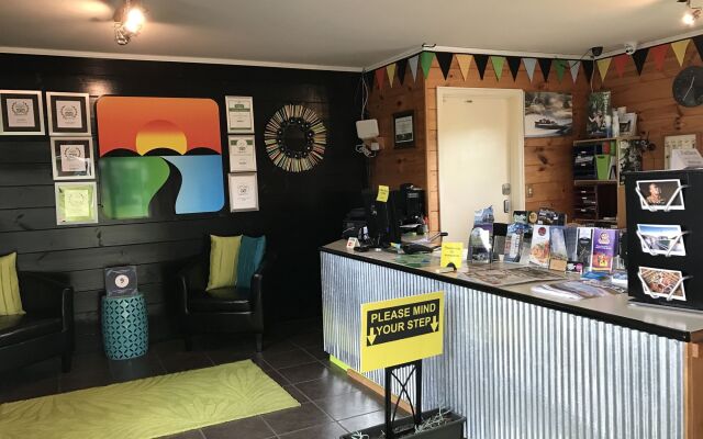 Cedarwood Lakeside Motel & Conference Venue