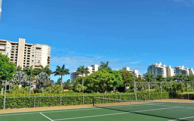 Peaceful Condo With Pool Across From South Beach