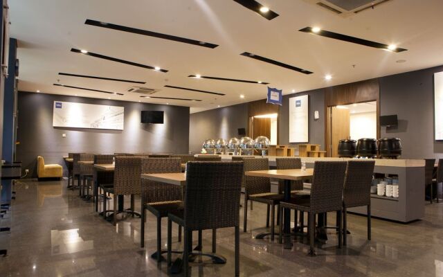 RedDoorz Plus near Bandung Station 2