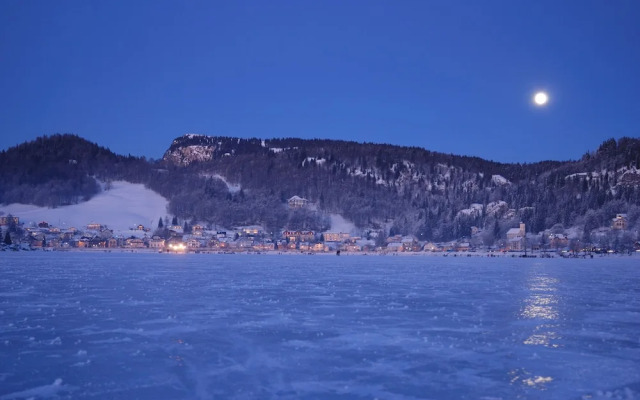 INTER-HOTEL Le Pont Sud Hostellerie la Baie du Lac