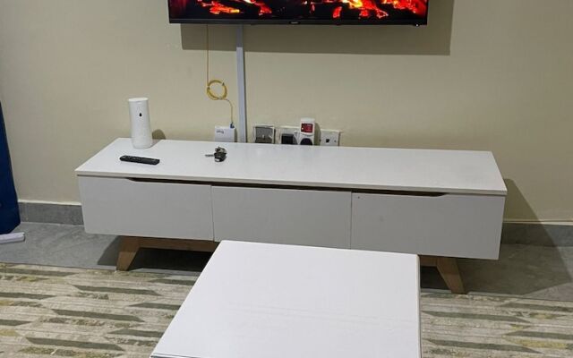 Lux Suites The Almond Apartments Ruaka