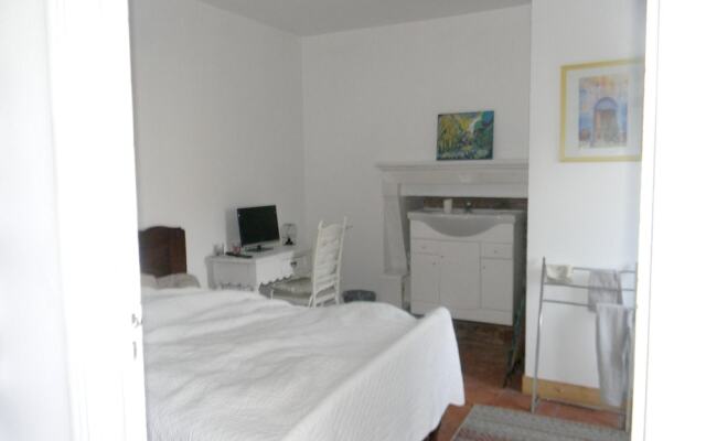 Studio In Langon With Enclosed Garden And Wifi