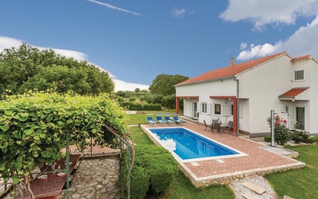 Nice Home in Kastel Novi With Wifi and 3 Bedrooms