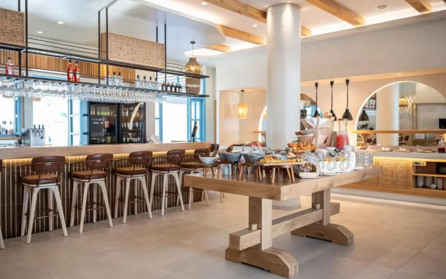 Mythos Suites Hotel