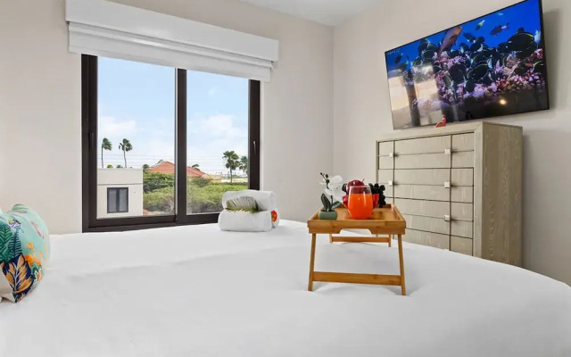 1BR Gold Coast Pools Tennis Gym Security
